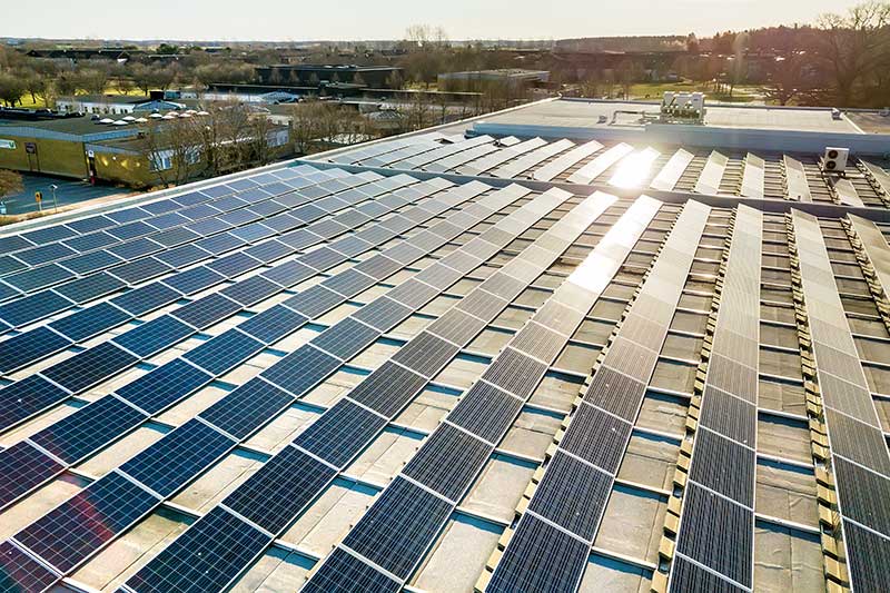 Екологічна дахова сонячна електростанція фото